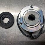 Frein à pression de ressort électromagnétique