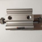 Vérin pneumatique double effet à tige traversante CDQ2WB63TF-40DCMZ