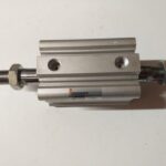 Vérin pneumatique double effet à tige traversante CDQ2WB40TF-30DCMZ