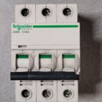 Disjoncteur 3P IC60N C63A