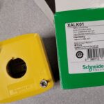 Boite à bouton jaune XALK01