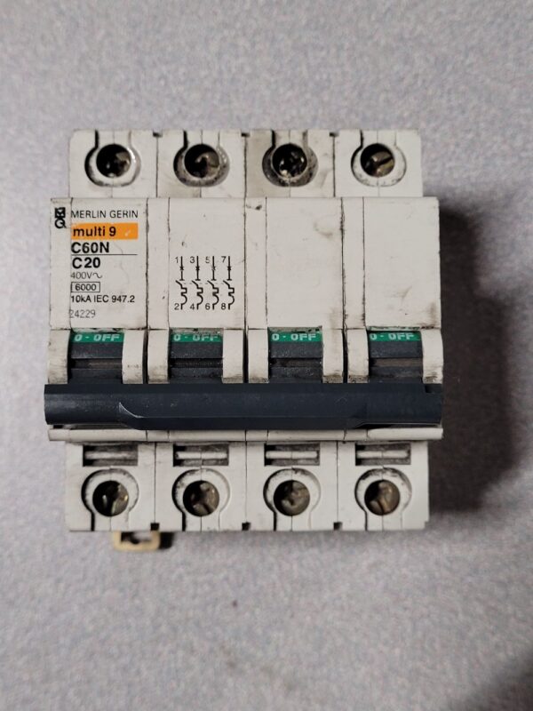 Disjoncteur 4P 24229 – Image 1