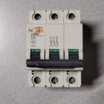 Disjoncteur 3P 24354