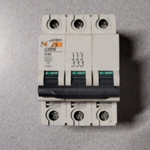 Disjoncteur 3P 24354