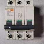 Disjoncteur 3P 24598