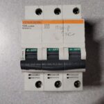 Disjoncteur 3P 21044