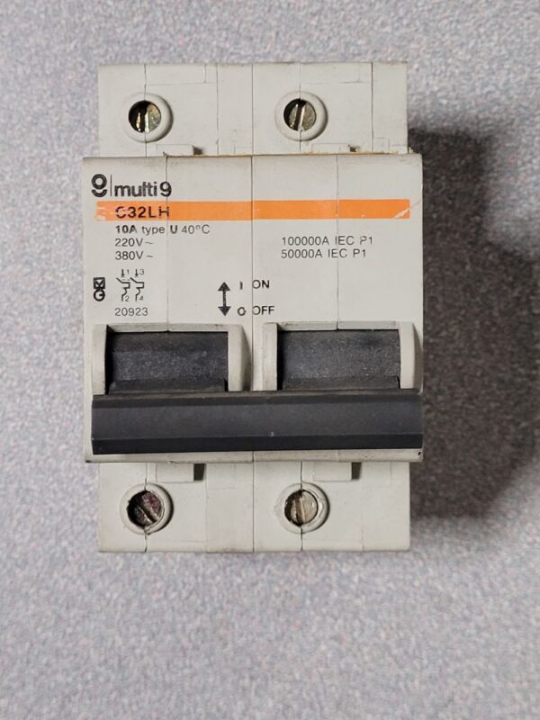 Disjoncteur 2P 20923 – Image 1