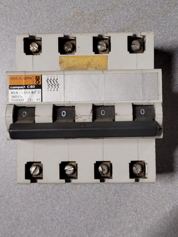 Disjoncteur 4P compact C80 10000A – Image 1