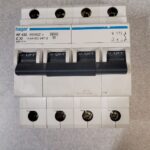 Disjoncteur 4P 32A NF432