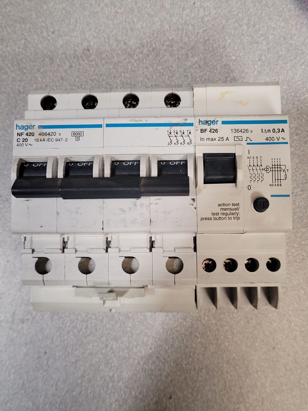 Disjoncteur + différentiel 4P 20A NF420C20+BF426 - Boutique France