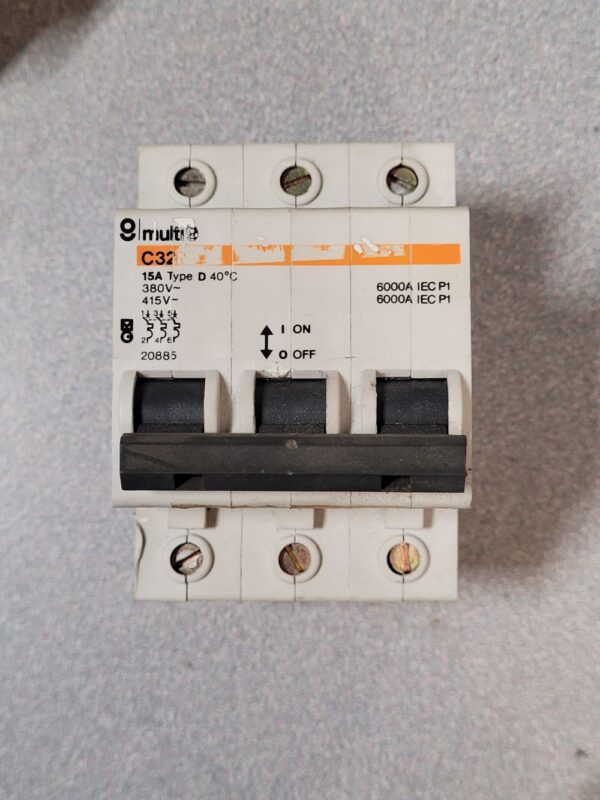 Disjoncteur 3P 20885 – Image 1