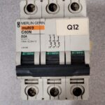 Disjoncteur 3P 24596