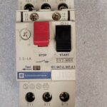 Disjoncteur moteur (2.5-4A) GV2-M08 avec contacts auxiliaires