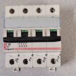 Disjoncteur 4P C20 06564