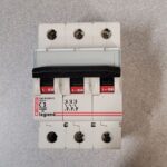 Disjoncteur 3P C3 06934