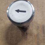 Bloc poussoir à impulsion Harmony D22 blanc + flèche XB4