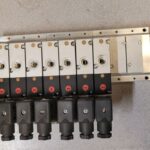 Ensemble 7 distributeurs 3/2  338L-015-02 + U73 24VDC + embase + plaque d'obturation