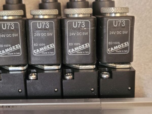 Ensemble 7 distributeurs 3/2  338L-015-02 + U73 24VDC + embase + plaque d'obturation – Image 4