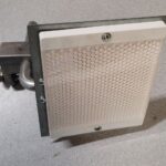 Plaque catadioptre sur support