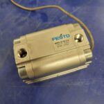 Vérin pneumatique ADVU 32 30 P A