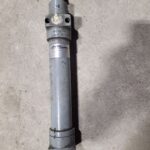 Vérin hydraulique double effet 6619 IH 38737