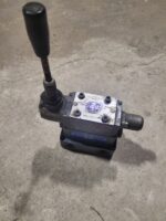 Distributeur hydraulique à levier