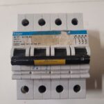 Disjoncteur 4P N°17 U15A