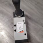 Distributeur pneumatique à levier 454-900