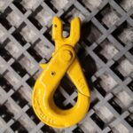 Crochet de levage à fermeture automatique + axe de montage 1.12T