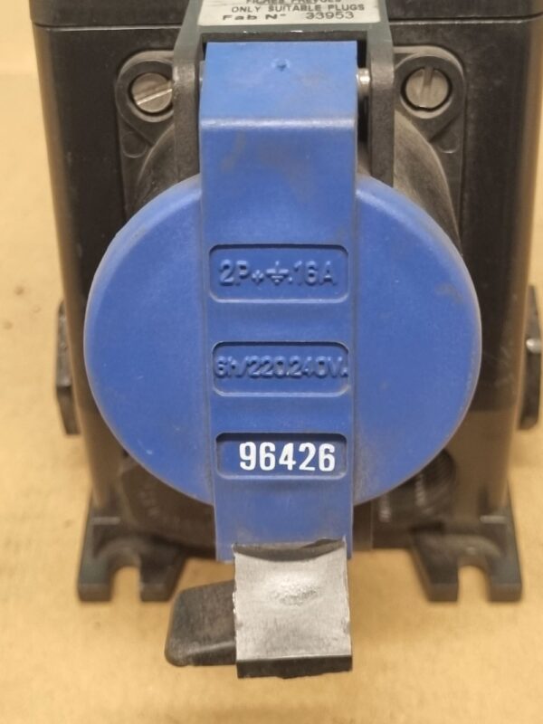 Socle prise ATEX 096426 2P+T 16A220/240V – Image 2