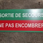 Panneau stratifié "Sortie de secours, ne pas encombrer"