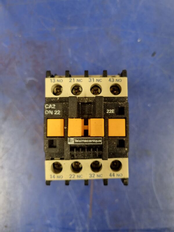 Contacteur CA2DN22 48V – Image 1