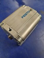 Vérin pneumatique double effet ADVU-63-60-P-A (156566)