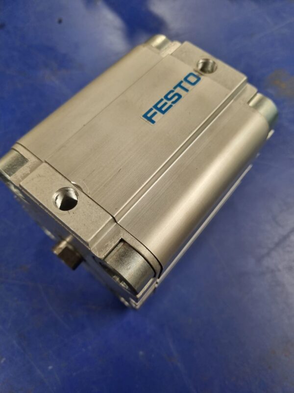 Vérin pneumatique double effet ADVU-63-60-P-A (156566) – Image 1