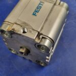 Vérin pneumatique double effet ADVU-63-40-P-A (156564)