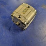 Vérin pneumatique double effet ADVU-40-15-P-A (156542)