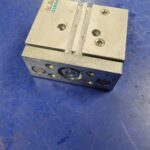 Unité de guidage pneumatique double effet  DFM-25-20-PA-K (170922)