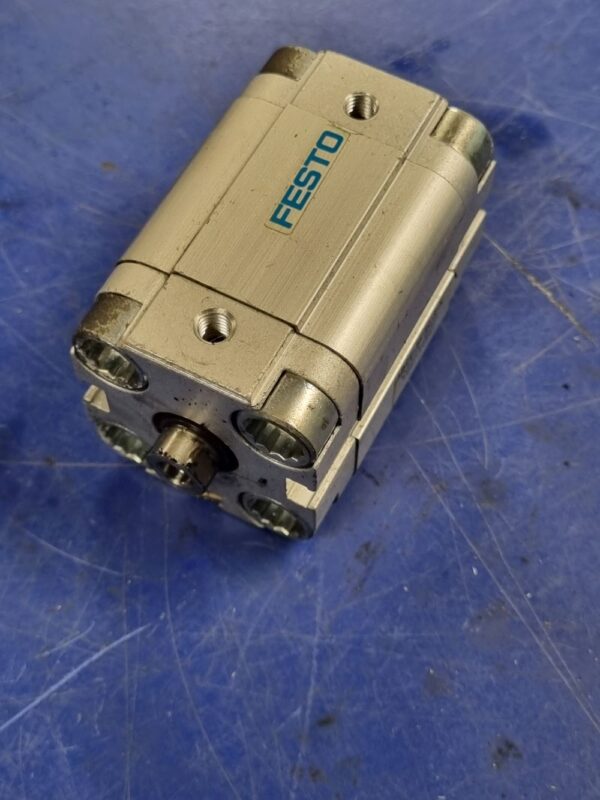 Vérin pneumatique double effet  ADVU-25-20-PA (156525) – Image 1