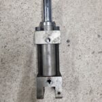 Vérin pneumatique double effet  monté sur chape Course 80 tige D35mm