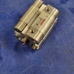 Vérin pneumatique double effet  0 822 392 002