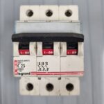Disjoncteur 3P C25 06942