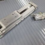 Vérin pneumatique sans tige double effet SRL3-00-40B135 + capteurs SRL3-M