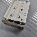 Unité de guidage pneumatique double effet MGPM32TF-100Z