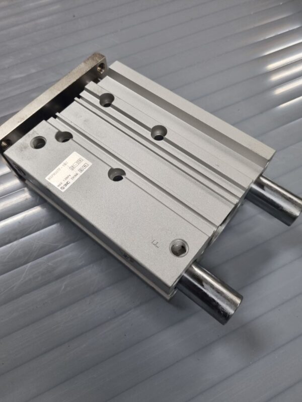 Unité de guidage pneumatique double effet MGPM32TF-100Z – Image 2