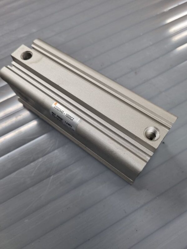 Vérin pneumatique double effet CDQ2A40-100DCZ – Image 2