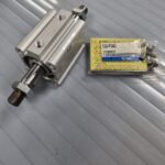 Vérin pneumatique double effet tige passante CQ2WF40-30DMZ