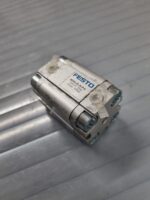 Vérin pneumatique double effet ADVU-25-20-P-A 156525 – Image 2