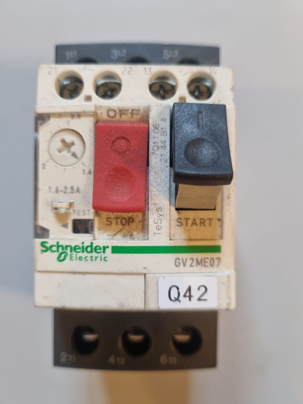 20251018_173919 Disjoncteur moteur 1.6/2.5A GV2ME07 avec contacts auxiliaires – Image 1