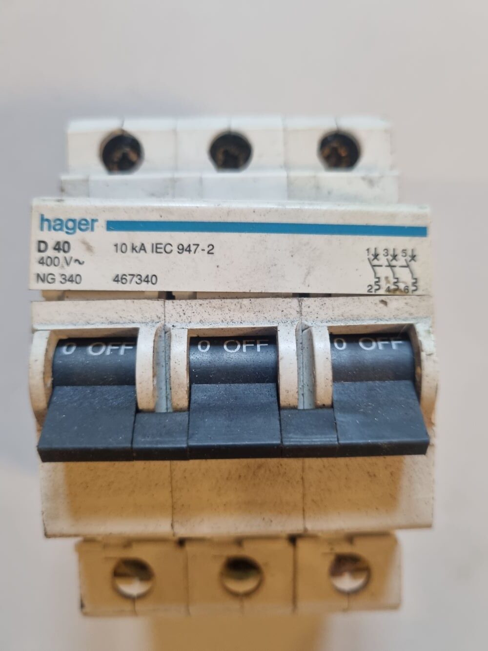 20251018_173955 Disjoncteur 3P NG340D40 - 467340 – Image 1