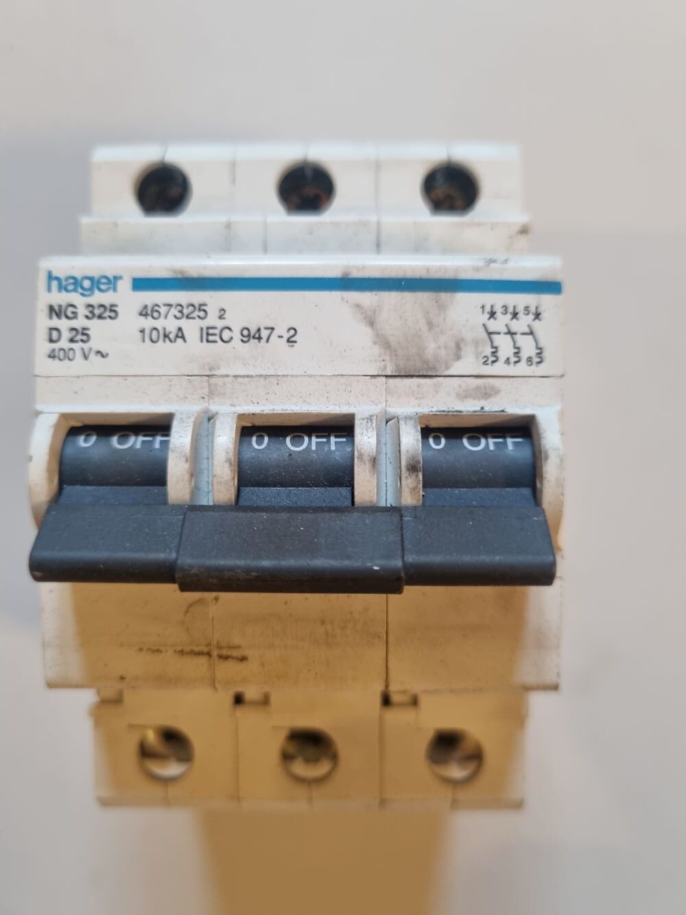 20251018_174001 Disjoncteur 3P NG325D25 - 467325 – Image 1
